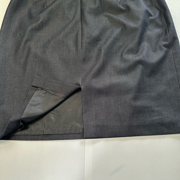 Tahari women’s 18 two-piece blazer and skirt set jacket, rolled cuffed sleeve - Picture 11 of 16